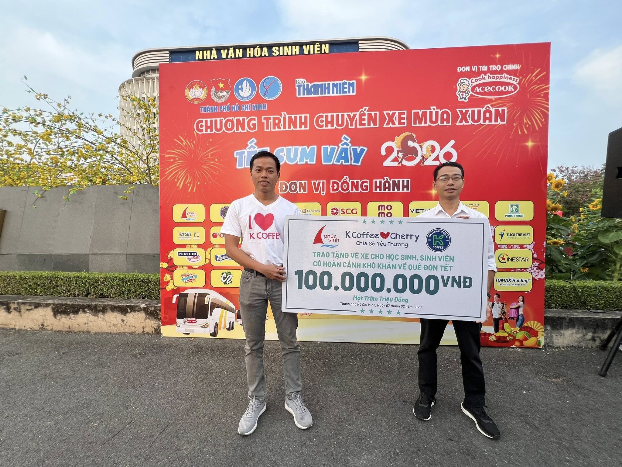 PHÚC SINH & THƯƠNG HIỆU K COFFEE TÀI TRỢ 100 TRIỆU ĐỒNG CÙNG "CHUYẾN XE MÙA XUÂN