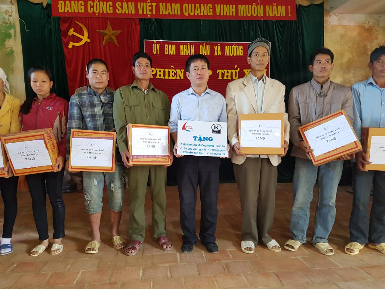 PHÚC SINH HỖ TRỢ 15 HỘ NGHÈO HUYỆN MƯỜNG BANG SƠN LA 2017
